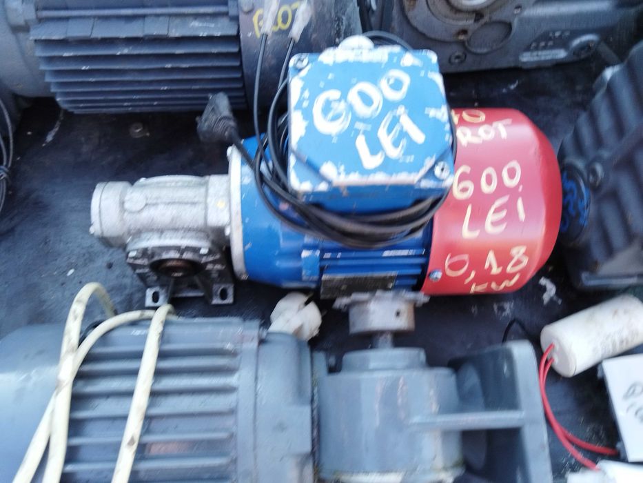 Motor electric cu reductor 70 de rotații pe minut