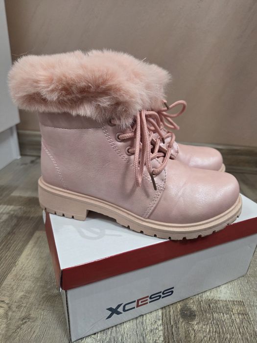 Розови боти за момиче