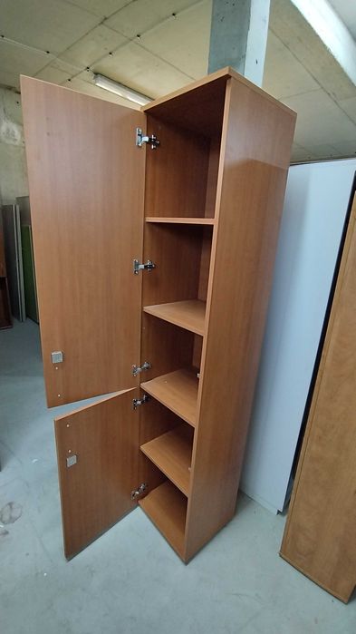 Еднокрил гардероб с рафтове  със заключване - Офис шкафове 54/200/40