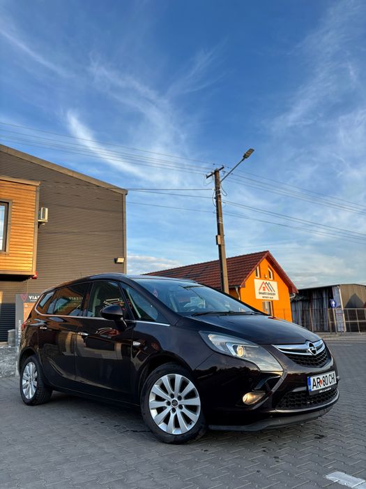 Vand sau schimb Opel Zafira 2013