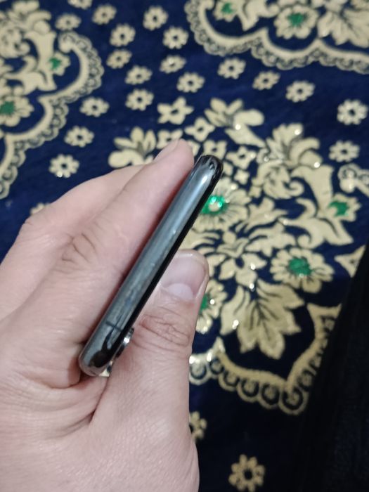 iPhone XS 64GB.             .