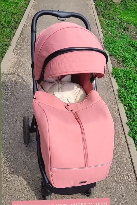 Детская прогулочная коляска