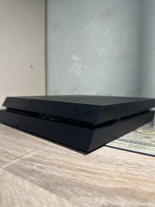 продам Playstation 4