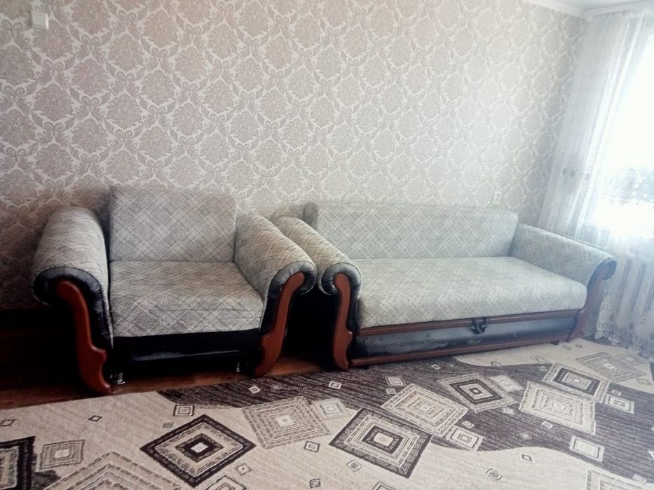 Продаю диван и кресло.