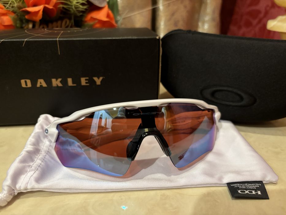 Ochelari Oakley Noi