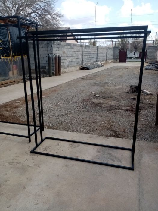 Стол. Стеллаж для дома