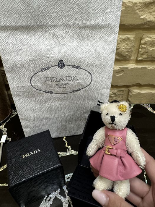 Брелок мишка prada