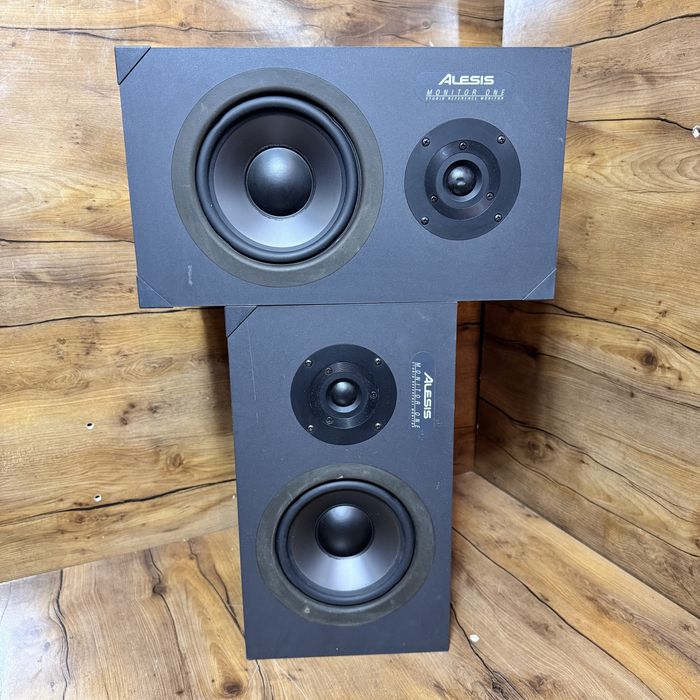 Студийные мониторы Alesis monitor One