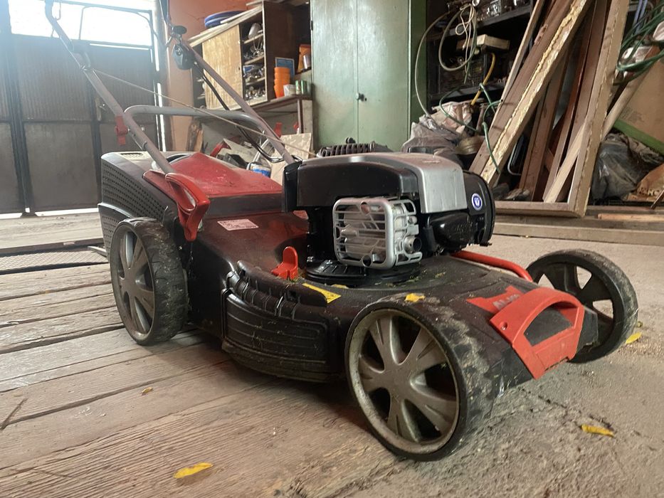 Masina de tuns gazon