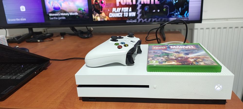 Xbox One S - 500 GB + Controller + 1 joc