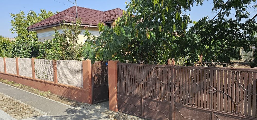 Vând casă în comuna Vișina, jud. Olt
