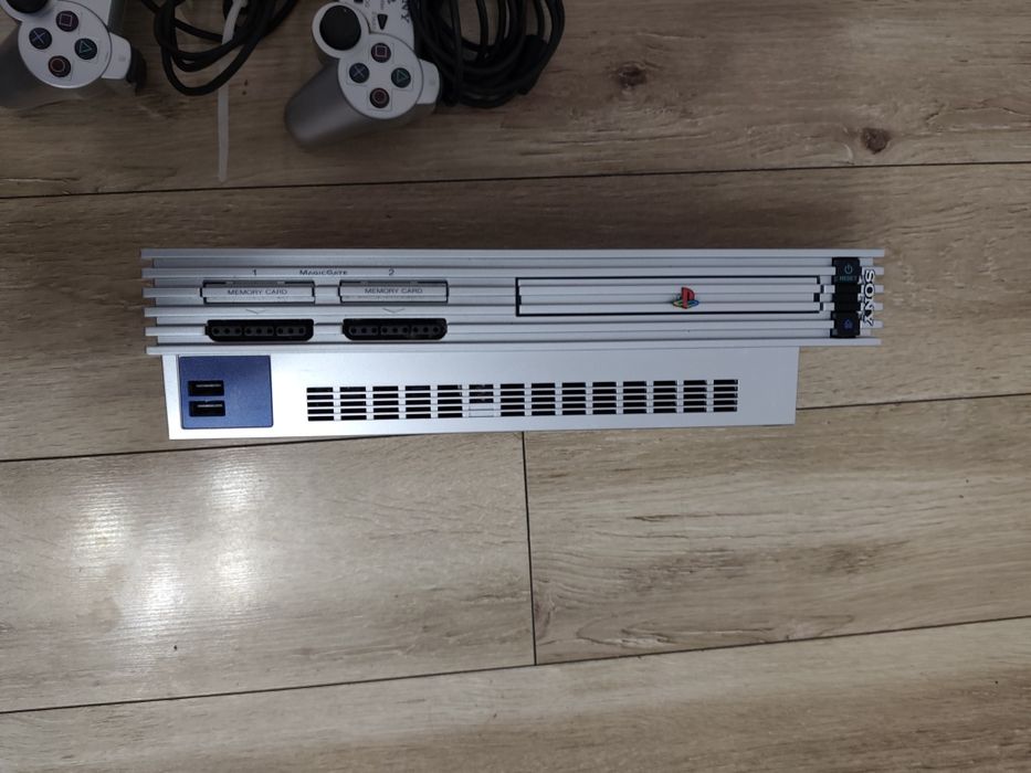 Vând PS 2 Fat SILVER inpecabil