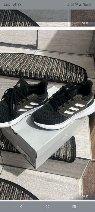 Vând adidași originali sunt ca  ,noi