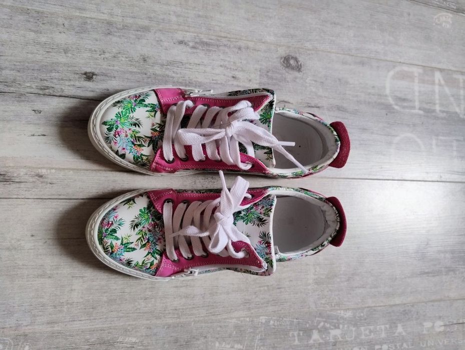 Adidași colorați din piele