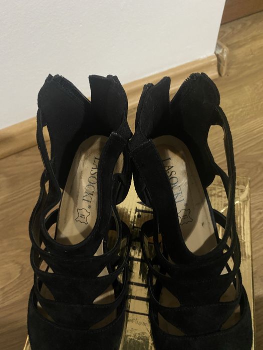 Sandale cu toc negre