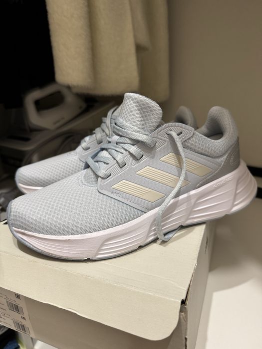 Кроссовки Adidas женские ,38 размер