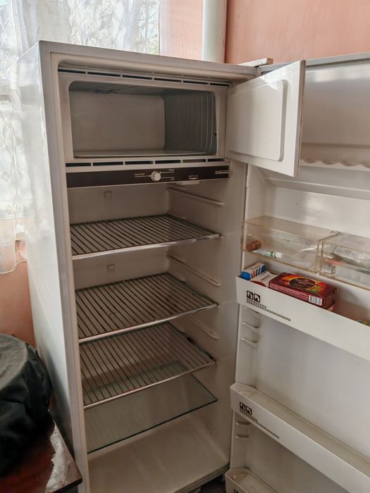 Холодильник.    .      .