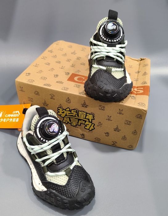 Сетчатые кроссовки с автоматической шнуровкой