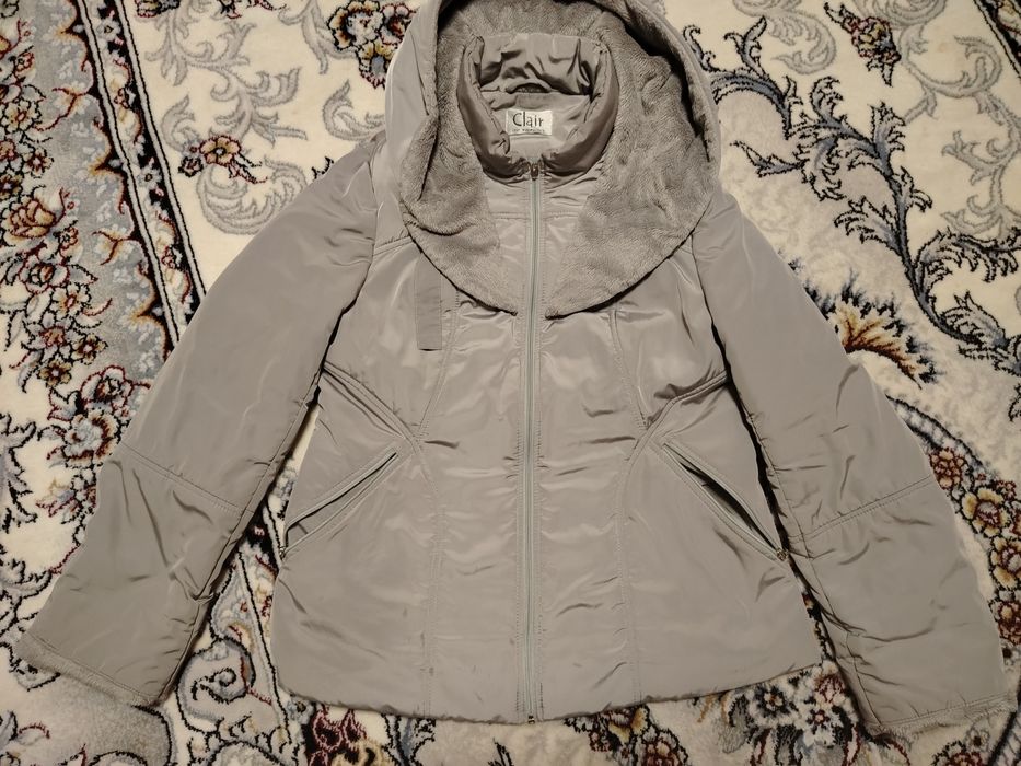 Енгил куртка сотилади