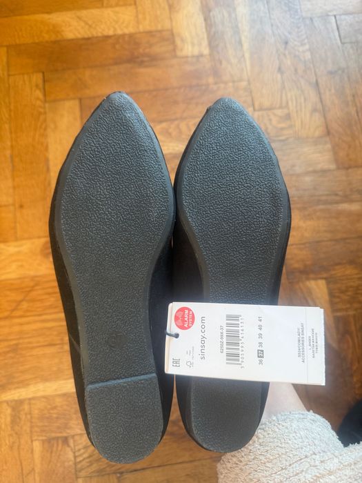 Нови черни обувки