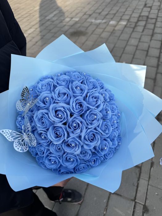 Buchet albastru de trandafiri