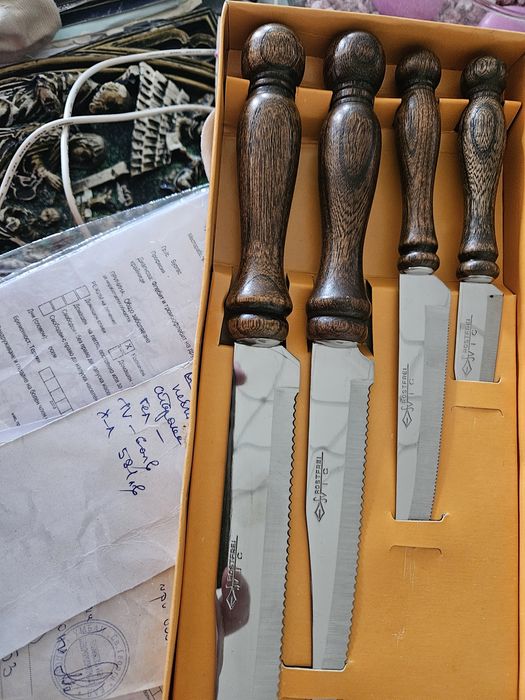 Продавам уникална серия ножове