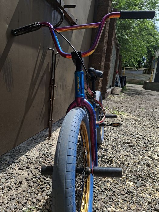 Велик BMX стоит 70000тг