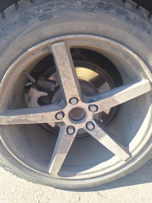 Продам шины с дисками на 17 , 215/55