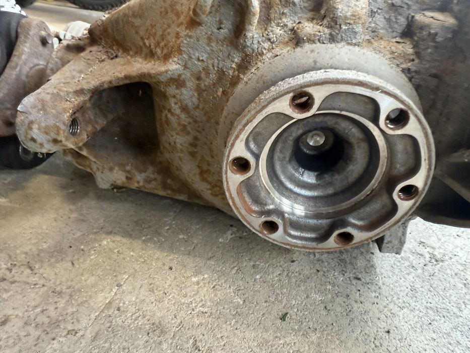 Диференциал 3.15 за е9х с полуоски и карфан