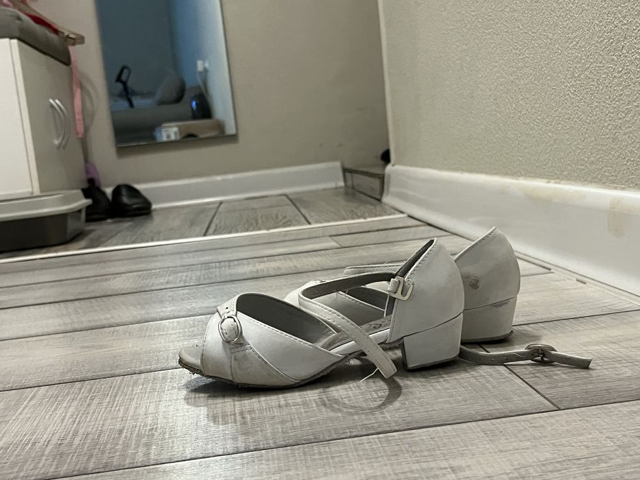 Продаю бальные туфли кожаные