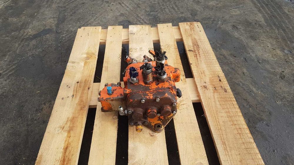 Distribuitor Hidraulic buldozer Fiat Hitachi FD175