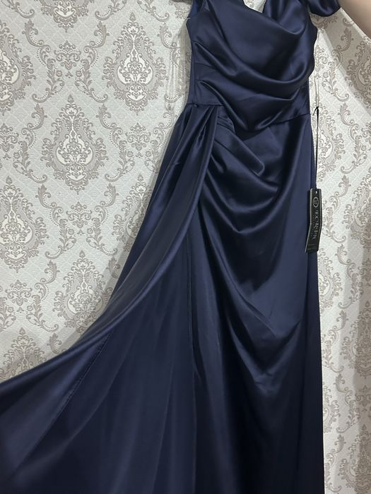 Продаю новое вечерное платье