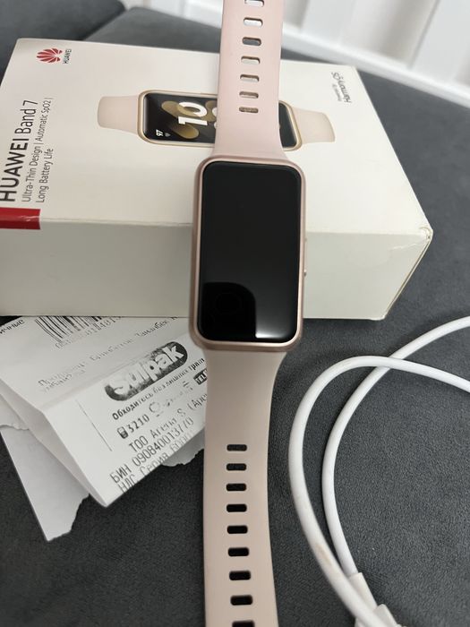 Продам  smart часы HUAWEI band 7