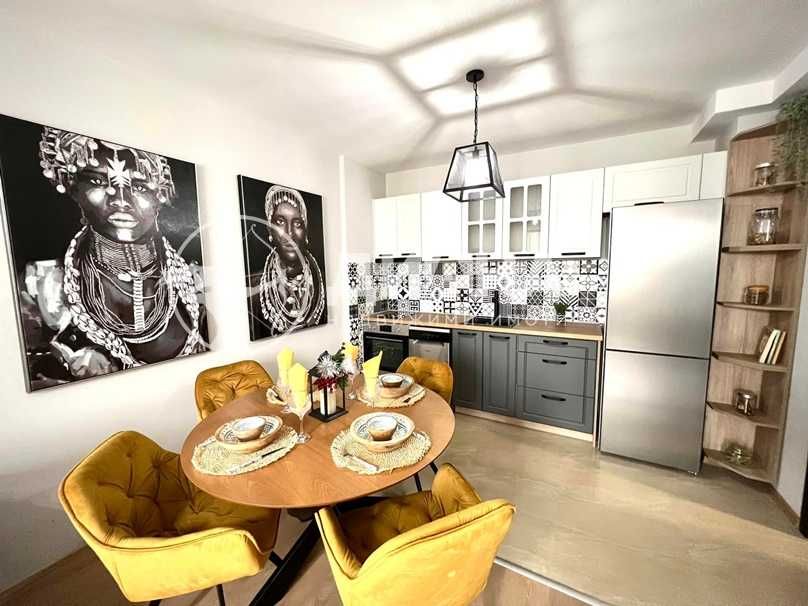 Продава се Тристаен апартамент в Пловдив, Кючук Париж - 95 кв.м за 2053 €/кв.м - Снимка #2