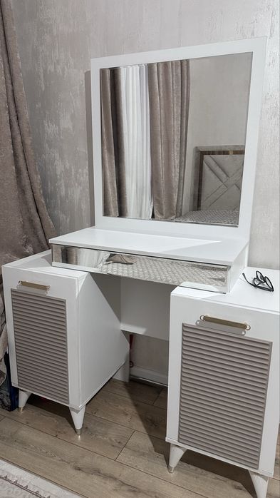 Камод и тумбы 2 шт