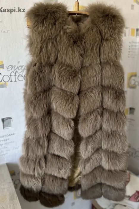 Жилетка песец безрукавка