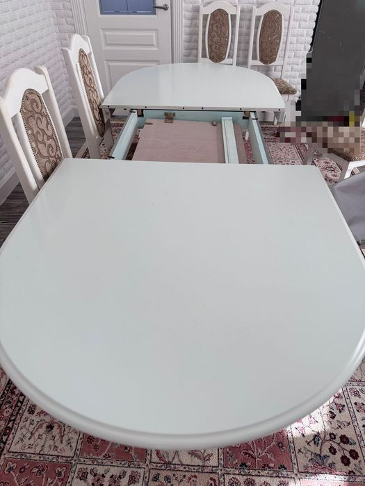 Продам стол белый