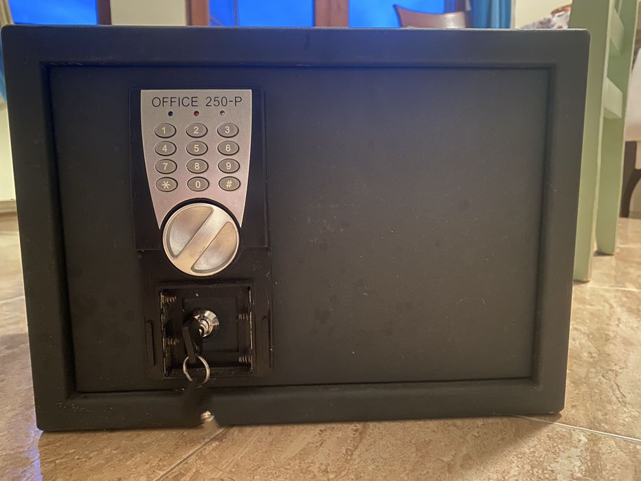 Електронен сейф BTV Office 250P 35x25x25 cm, 21.8 l, 11.5 kg Сив