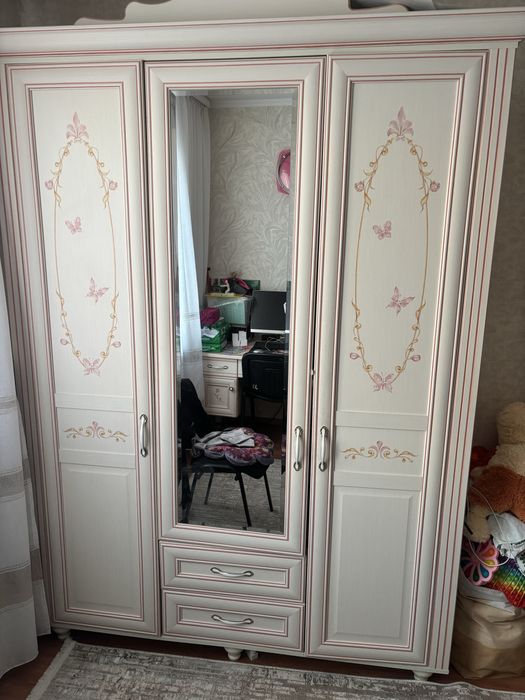 Продам гарнитур для девочки