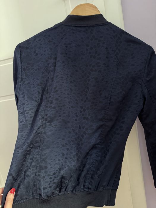 Тънко яке Guess