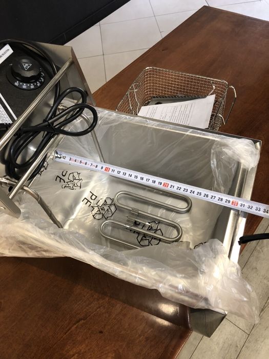 Фритюрница 5 литров. 2,5кВт.