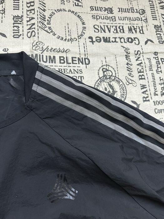 Adidas original горнище водоустойчиво.L