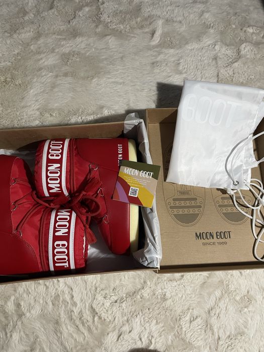 Moon boot  rosii
