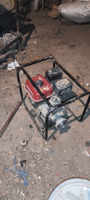 Vând pompa de apa honda