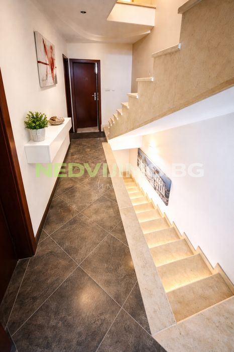 Къща на 4 етажа под наем във Виница