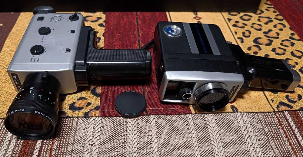 2 camere de filmat clasice (film 8mm)