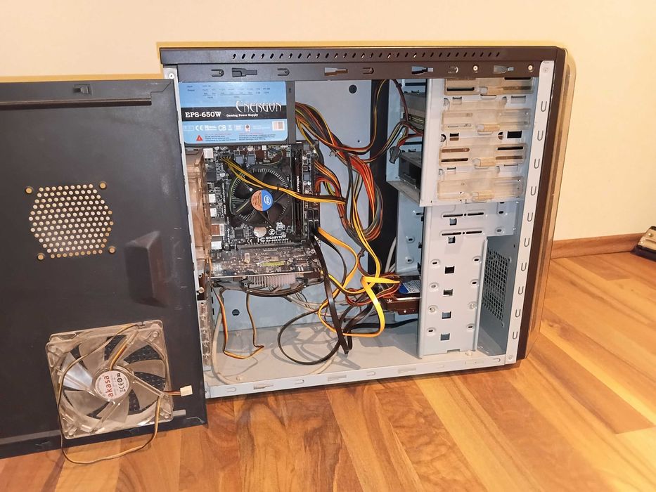 Vand sistem Desktop PC i7 4770 3.4GHz, GeForce GTX 650, 16GB DDR+SSD+1TB SSD -stare impecabila