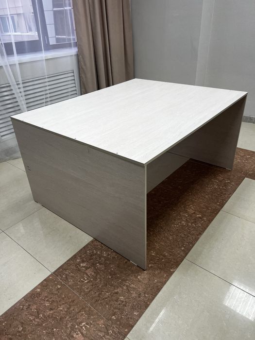 Стол 1.5см на 1.2см