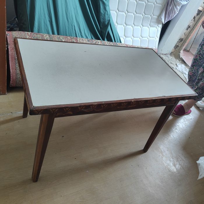 Стол журнальный,