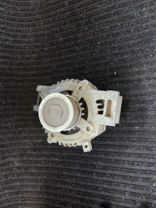 Генерато /  Алтернатор / Динамо  Toyota 2.2 D-4D / 2.2  D-Cat  Тойота